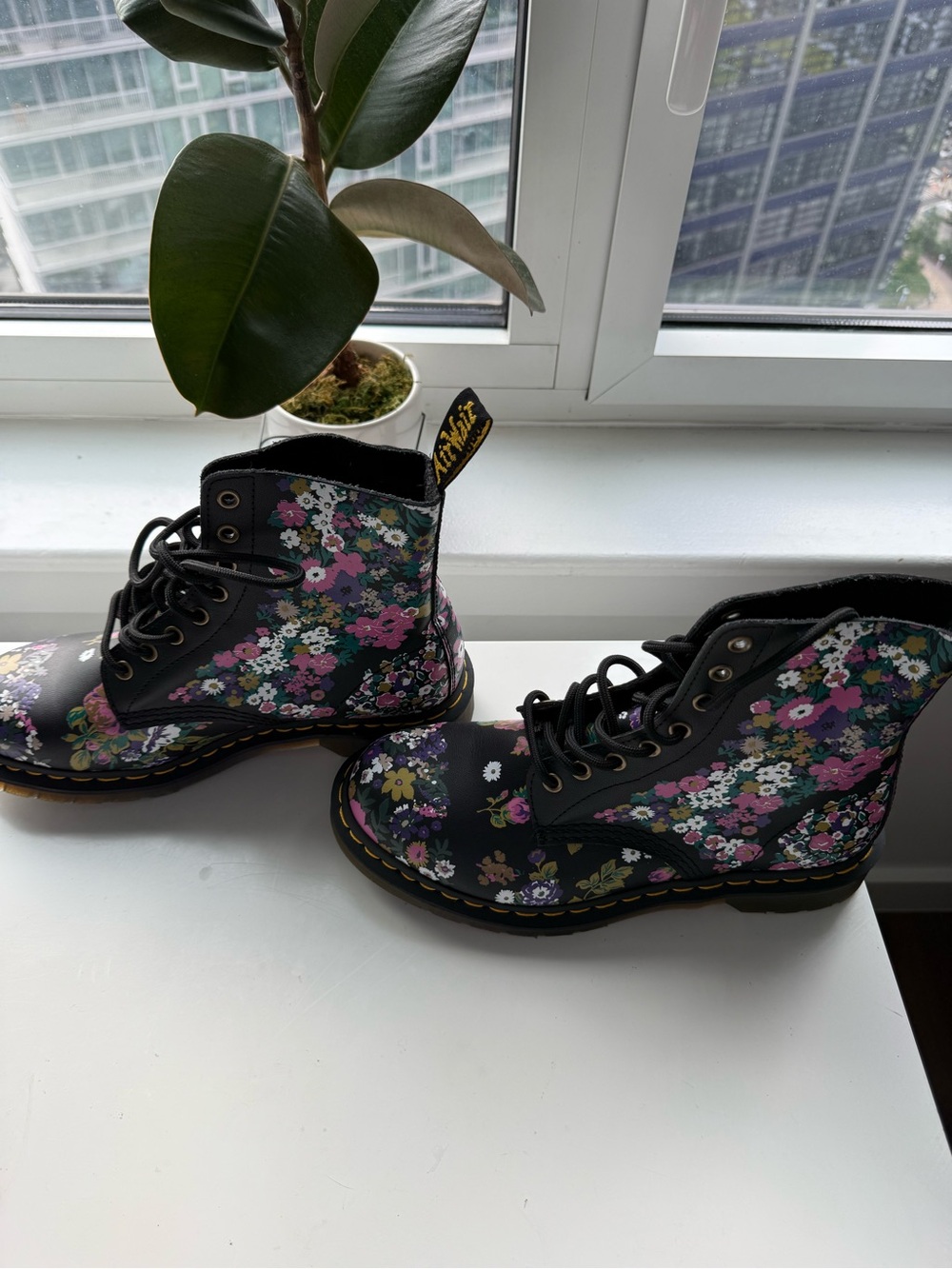 Dr. Martens 1460 pascal Floral vintage Leather Lace-Up Boots - Picture 3 of 4